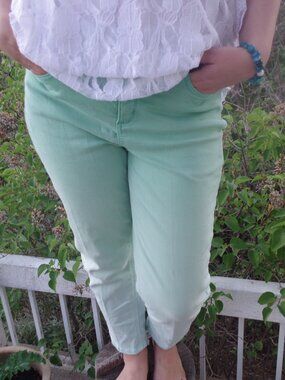 Ladies Mint  Green Jones New York Jeans Chelsea Cuffed Capris